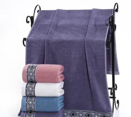 Toalha de banho de padrão Jacquard de cor simples feita de 100% de algodão puro