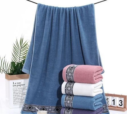 Toalha de banho de padrão Jacquard de cor simples feita de 100% de algodão puro