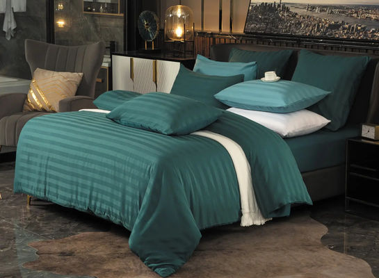 2 kg Peso 100% Poliéster Satin Stripe Pattern Set de roupa de cama para casa ou hotel personalizado