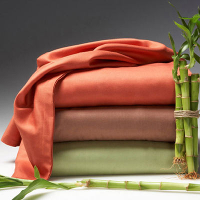 Crie um ambiente confortável para dormir com um conjunto de roupas de cama 100% orgânicas de bambu macio e sedoso