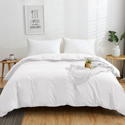 Camas de hotel King Size permeáveis ao ar em branco para uma experiência de sono luxuosa