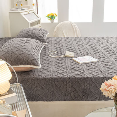 Capa de cama de veludo de coral quente de inverno de peça única com esteira antiderrapante Ideal para casa