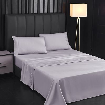 Adicione um toque de elegância à sua cama com conjuntos de roupas de cama bordadas e cortinas combinadas