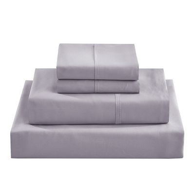Adicione um toque de elegância à sua cama com conjuntos de roupas de cama bordadas e cortinas combinadas