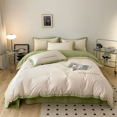 2023 Estilo Grau A 100% Algodão 4pcs Set de roupa de cama com processo de combinação de canto bordado