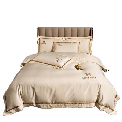 Conjunto de roupas de cama de ponta Simples Covers Quilt Silky Quarteto de quatro peças para os requisitos do cliente