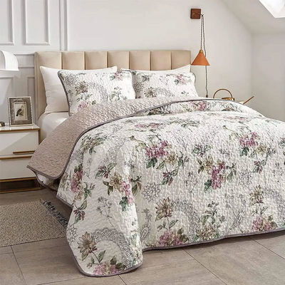 Experimente o máximo conforto com este conjunto de colchas de luxo personalizável de 3 peças