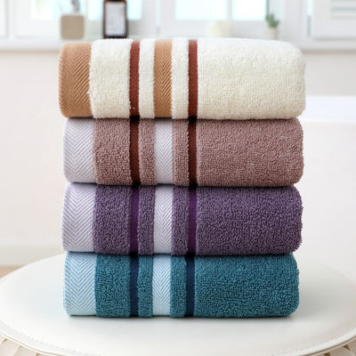 Experimente o luxo com nossos toalhas faciais macias e absorventes com o logotipo do hotel