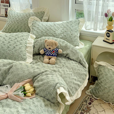 2023 Hot Lace Rose Rabbit Plush Four-Piece Set Comforter Set com padrão sólido