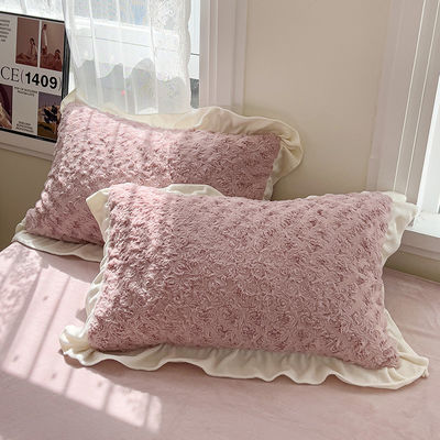 2023 Hot Lace Rose Rabbit Plush Four-Piece Set Comforter Set com padrão sólido