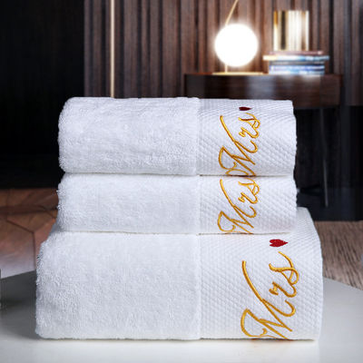Logotipo de bordado personalizado Toalhas brancas Toalha de banho espessa 100% algodão para hotel de 5 estrelas padrão