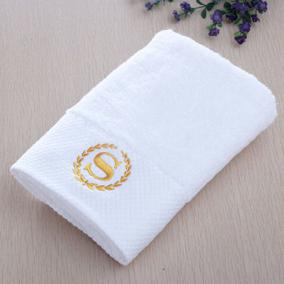 Conjunto de toalhas de hotel de logotipo personalizado de faixa larga de coral de veludo 35 * 75cm 70 * 140cm absorvente macio