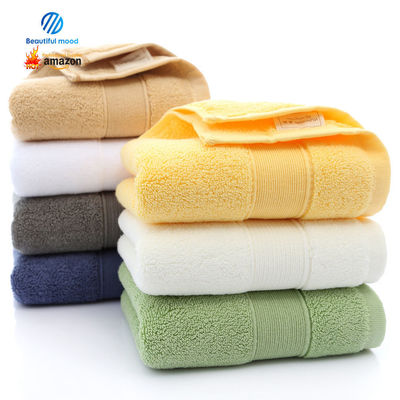 Experimente conforto inigualável com o nosso conjunto de toalhas de banho 100% de algodão suave e absorvente