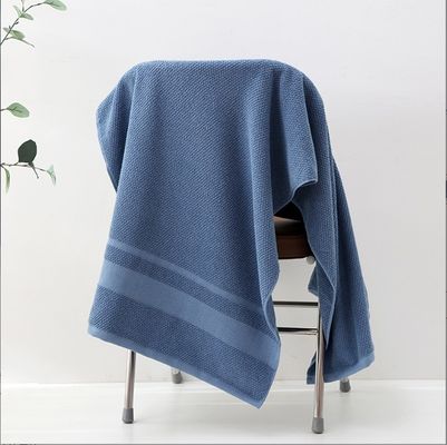 Grande conjunto de toalhas de praia feito de algodão sustentável perfeito para casa hotel e spa agora