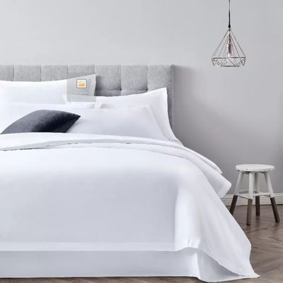 300TC Satin Branco King Size Hotel Quilt Cover Quilt Flat Sheet Set com padrão sólido